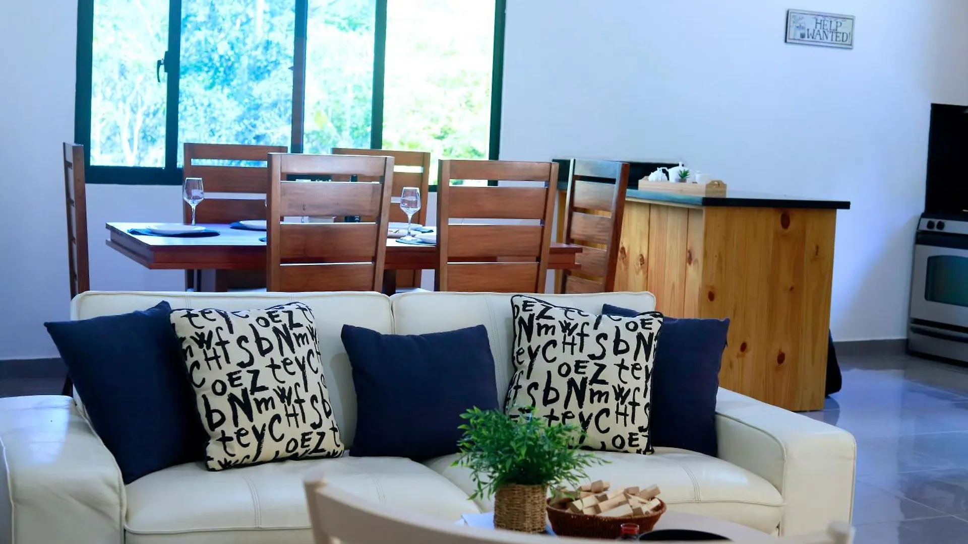 Mountain Retreat - Comfortable King Bed And Views!
